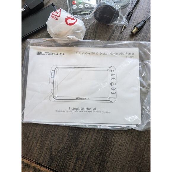 NEW Emerson ET-7000 Portable 7” TV & Digital Multimedia Player Built in Tuner - Picture 8 of 9